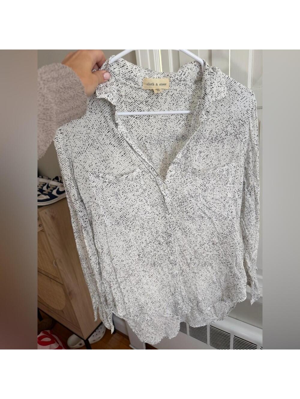 Cloth & Stone Anthropologie Top Womens XS Button Up Long Sleeve white black